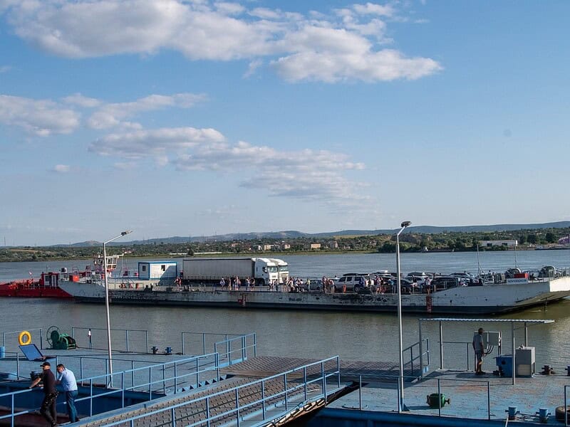 Bacul la Isaccea face ore suplimentare: trecerea Dunării se ajustează joi după o operațiune tehnică