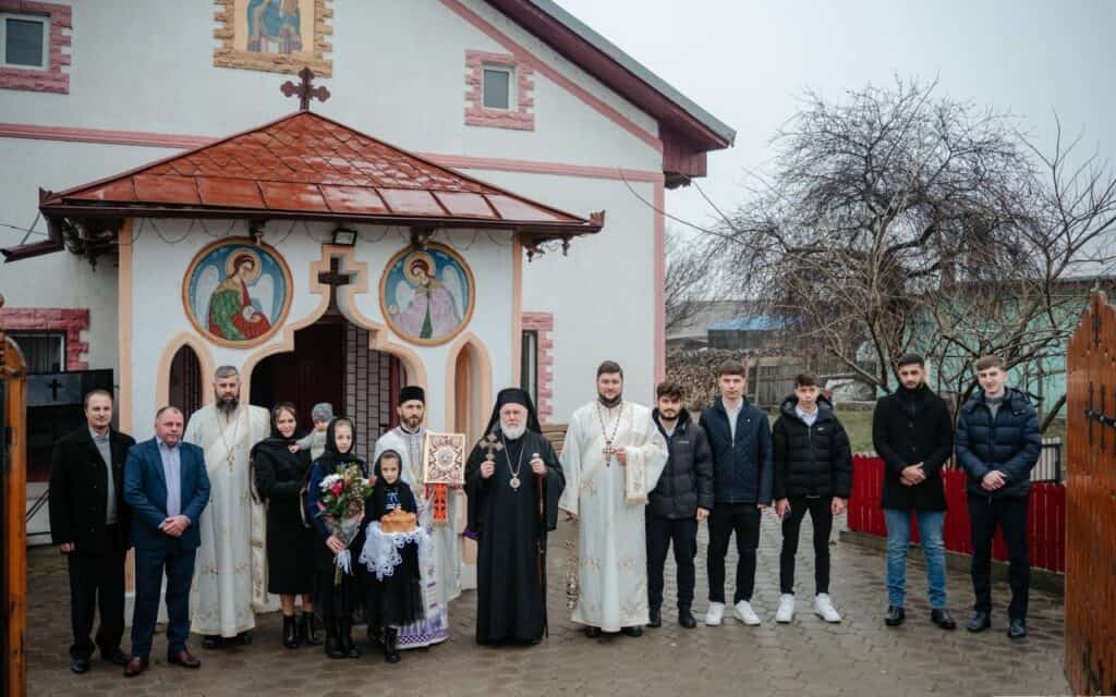 Episcopul Tulcii, alături de credincioșii din Nalbant la hramul Sfântului Mucenic Haralambie / foto