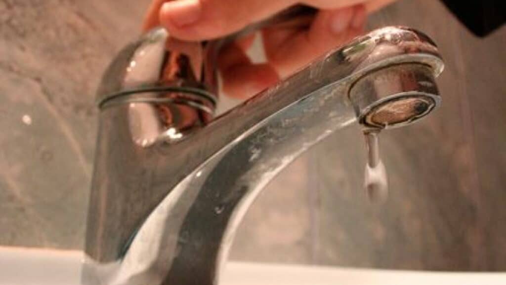 Fără apă timp de 7 ore într-o comună din Tulcea. Se intervine la o avarie