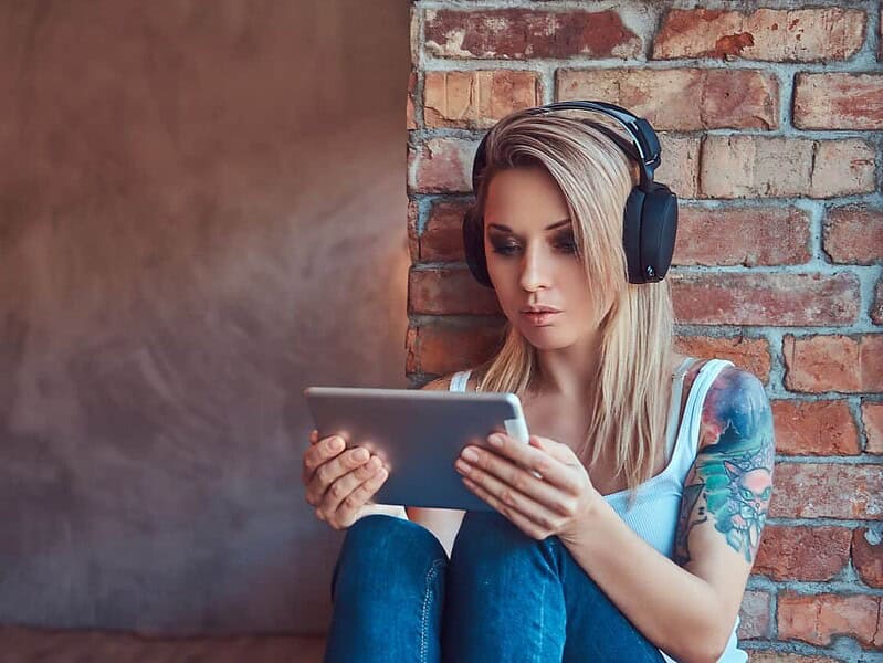 Copiii români, expuși tot mai mult abuzului online, cer măsuri urgente din partea autorităților