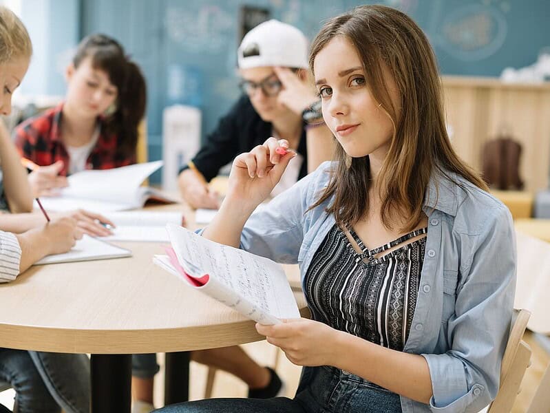 Fișa de înscriere la liceu 2026 disponibilă pentru absolvenții clasei a VIII-a