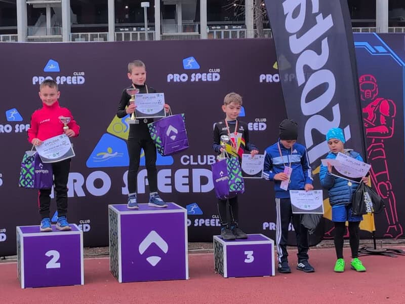 Micii sportivi de la Aqua Vita Delta Tulcea, rezultate remarcabile la TRIKids Aquatlon / foto