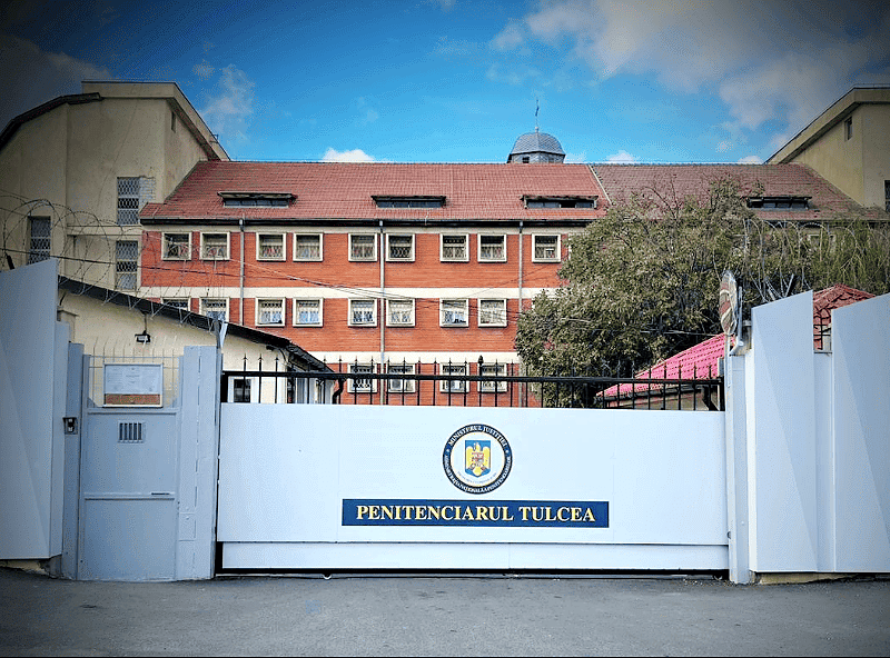 Polițist de penitenciar din Tulcea, prins cu canabis. DIICOT îl acuză că vindea de trei ani