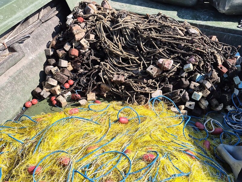 Sute de capcane pentru sturioni, găsite în Delta Dunării. Inspectorii au rămas uimiți: 450 de carmace! / foto-video