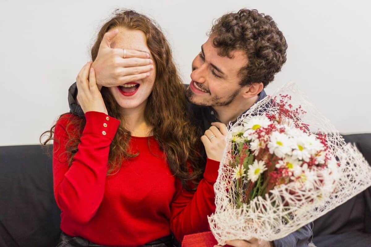 Primăvara aduce mărțișorul ca simbol al reînnoirii și al legăturilor afective