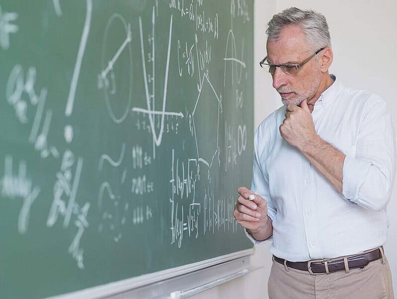 Reducerea indemnizației pentru doctorat la 500 de lei provoacă controverse în educație și cercetare