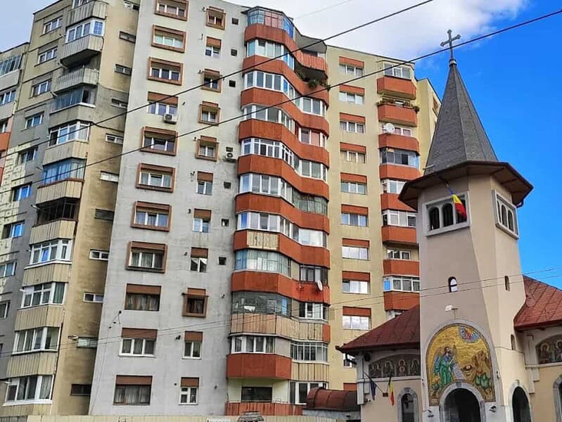 Volumul slujbelor din biserici stârnește controverse în Cluj-Napoca și atrage atenția poliției