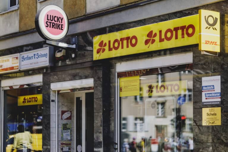 A câștigat 44 de milioane de euro la loto și nu i-a spus soției: povestea unui bărbat norocos