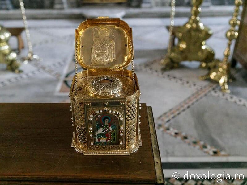 Capul Sfântului Gheorghe, adus în România de la Muntele Athos pentru hramul Mănăstirii Pantocrator din Teleorman