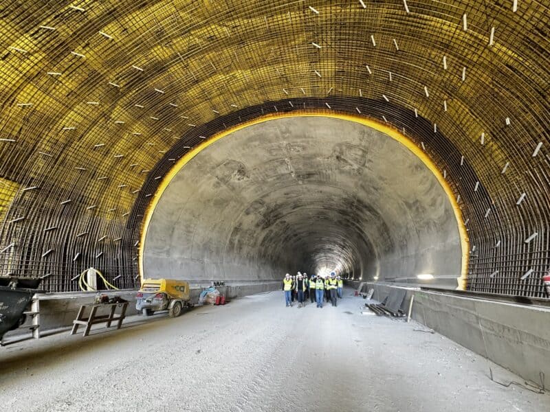 Lucrările la „tunelurile urșilor” de autostrada Sibiu – Nădlac: 11 fronturi de lucru deschise simultan / foto