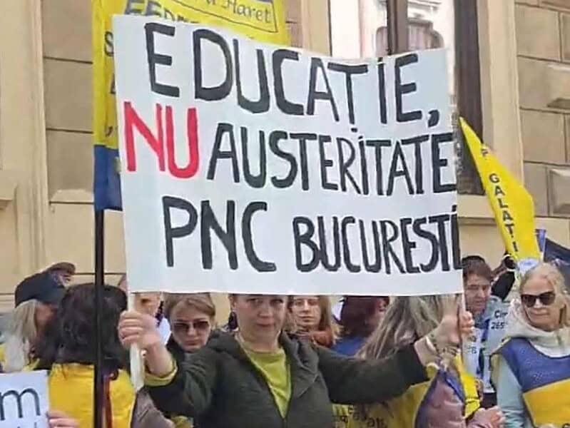 Protest în fața Ministerului Educației: profesorii amenință cu greva generală / video