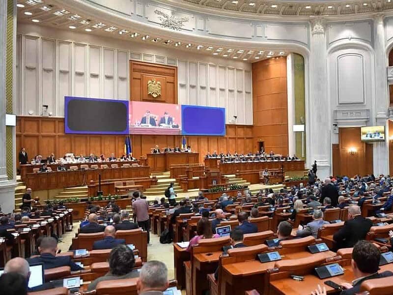PSD și AUR bat palma: moțiune de cenzură pentru demiterea Guvernului Bolojan