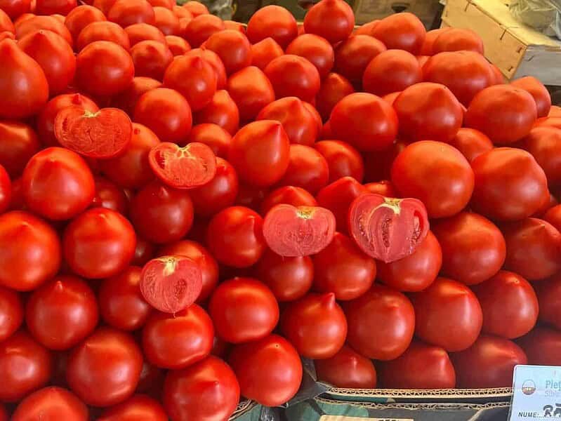Roșiile românești se scumpesc semnificativ înainte de Paște din cauza cererii mari