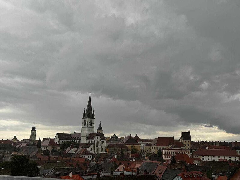 Vreme extremă în România cu ploi, grindină și ninsori la munte în următoarele zile