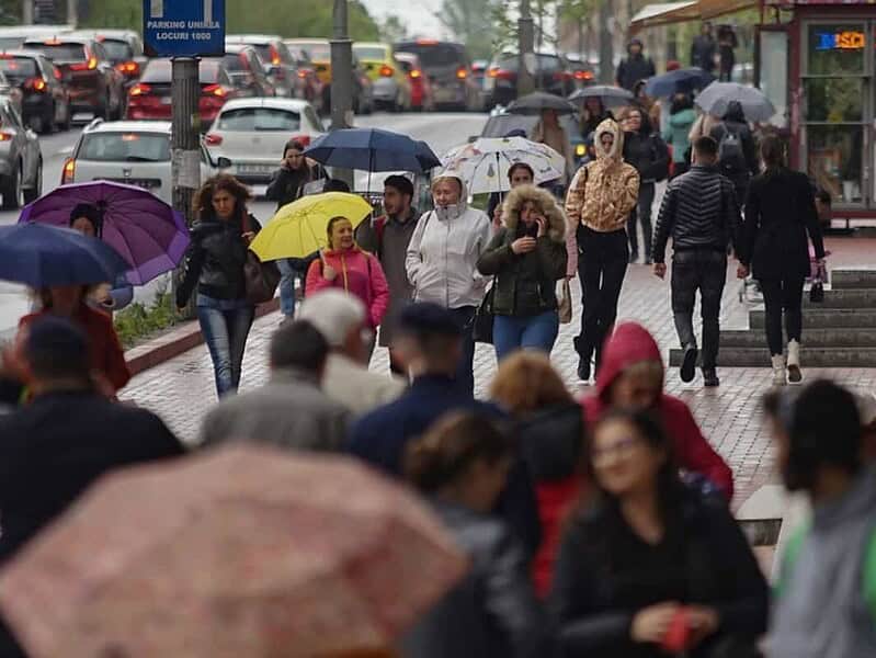 Vremea se răcește brusc în toată țara: temperaturi cu până la 12 grade mai mici