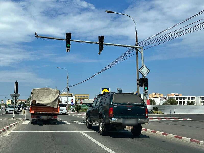 Amenzi mai mari pentru șoferii care blochează intersecțiile, chiar și pe culoarea verde