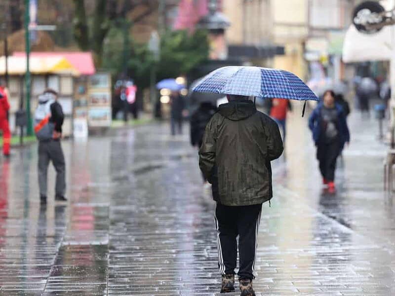 ANM anunță frig și ploi în următoarele zile: cum va fi vremea până în iunie