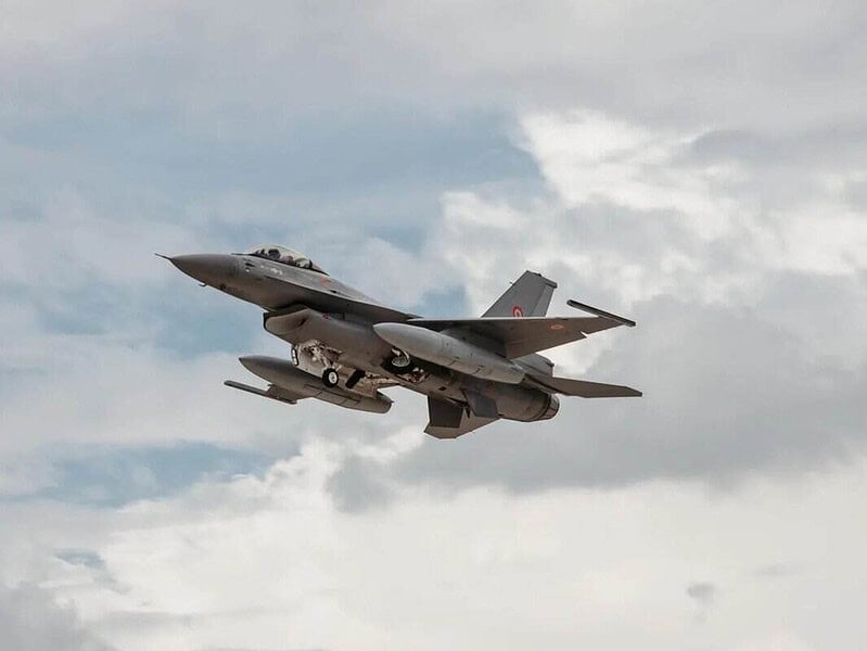 Dronă ucraineană, doborâtă de un avion NATO românesc: autoritățile invocă bruiajul rusesc