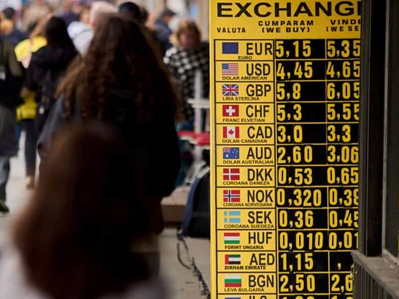 Euro explodează la un nou record: 5,218 lei, în ziua moțiunii