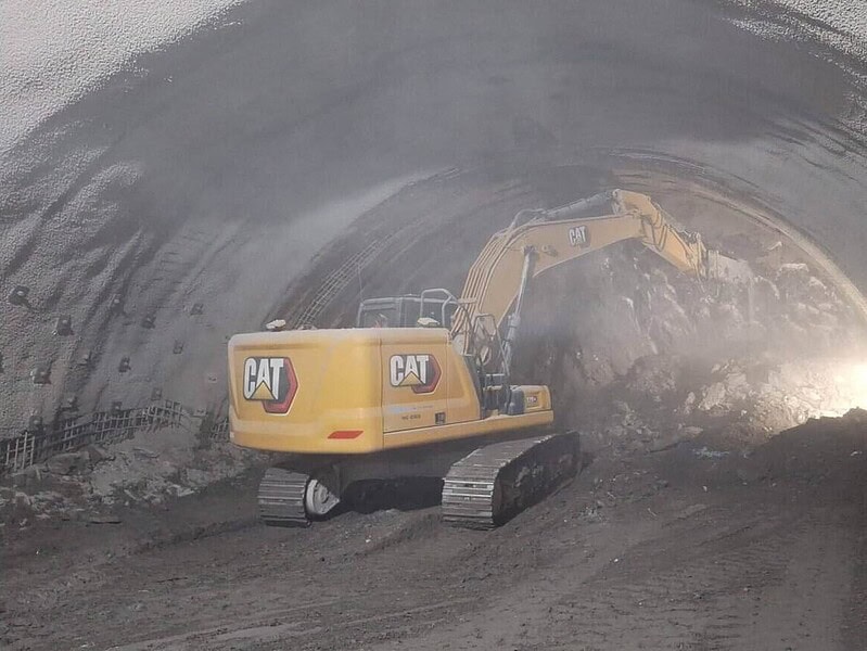 Moment important pe autostrada Sibiu–Pitești: se străpunge tunelul de la Robești