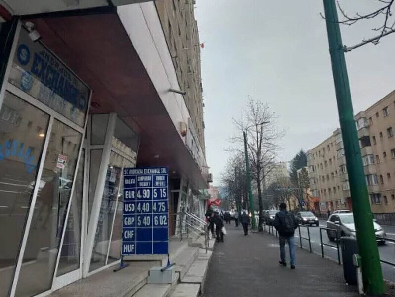 Moneda națională pierde teren: euro aproape de 5,2 lei