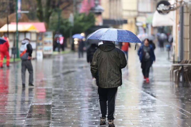 Ploi torențiale, vijelii și grindină: ANM a emis două coduri galbene pentru România