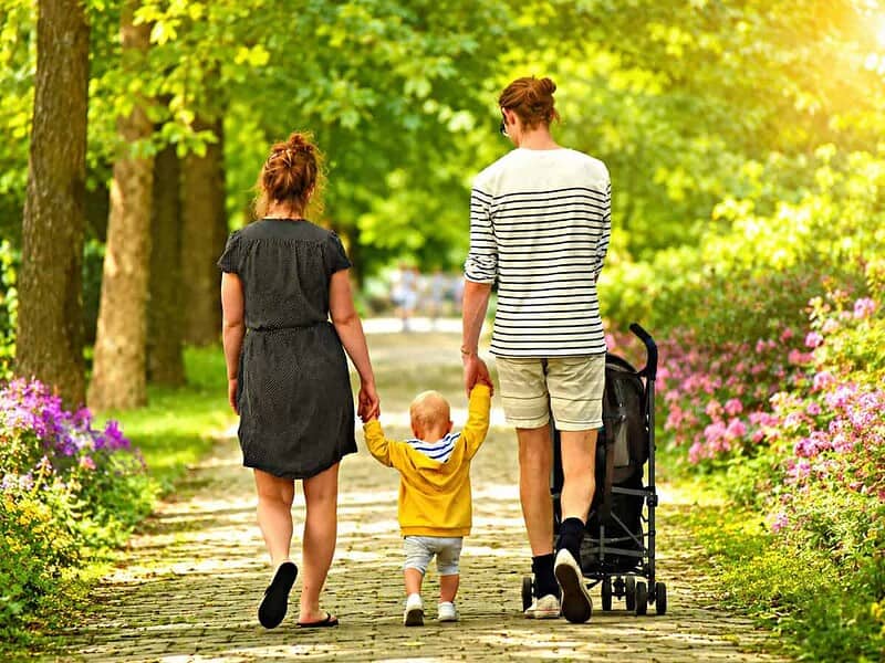 Proiect de lege: persoanele adoptate pot obține mai ușor informații despre părinții biologici