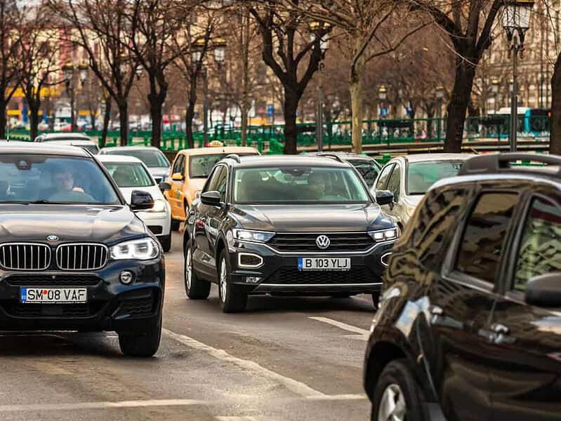 RCA-ul se schimbă din toamnă: șoferii ar putea plăti cu 100 de lei mai mult sau mai puțin