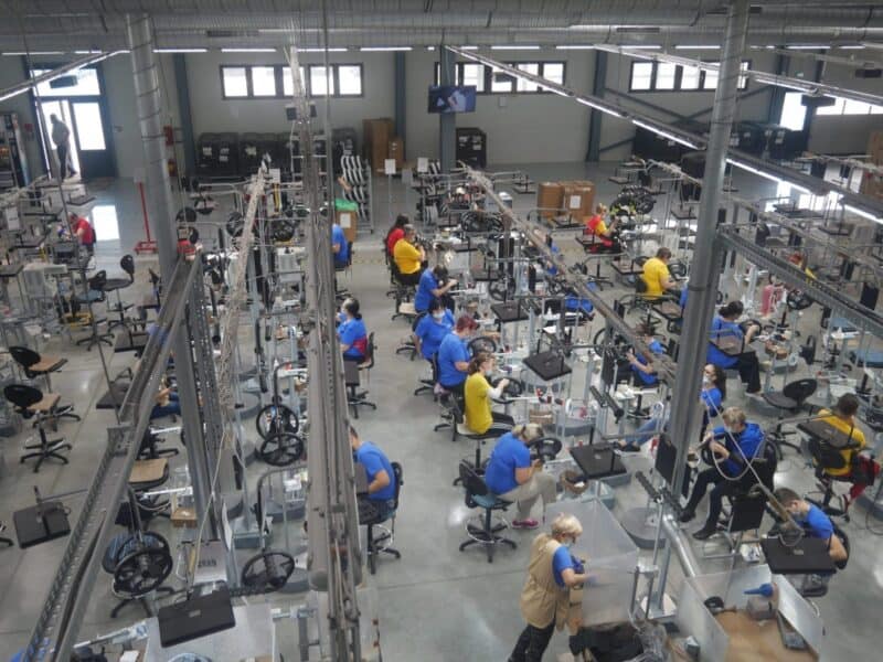 România a intrat oficial în recesiune: economia a scăzut două trimestre la rând