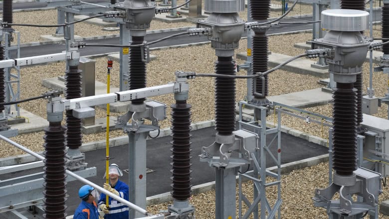 România produce curent electric ieftin și îl cumpără înapoi scump: diferență de 7 ori în relația cu Bulgaria