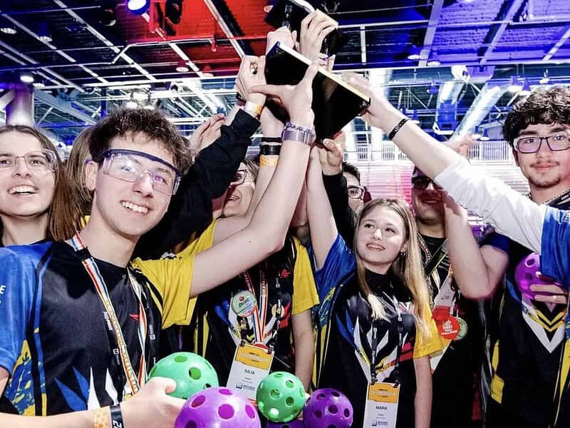 România scrie istorie în SUA: patru echipe, patru locuri în top la campionatul mondial de robotică / foto