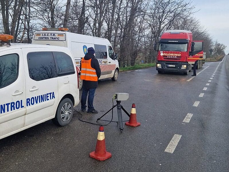 Rovinieta se schimbă din 1 iulie: șoferii cu mașini vechi vor plăti mai mult