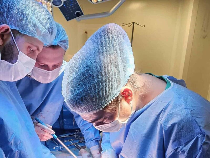 Salariile medicilor și asistenților cresc semnificativ din 2027: ce se modifică