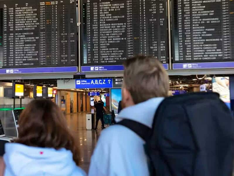 UE obligă companiile aeriene să plătească despăgubiri pentru zborurile anulate