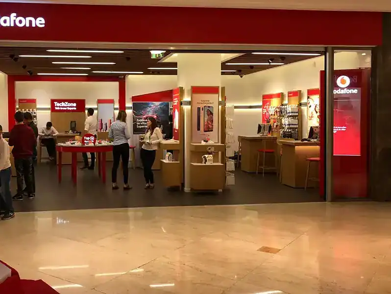 Vodafone, amendată cu 1,5 milioane lei pentru tarife abuzive în roaming: un client a fost taxat instant cu 49 de euro