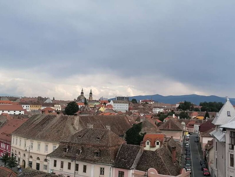 Vreme instabilă în toată țara: sunt anunțate ploi torențiale și rafale puternice de vânt