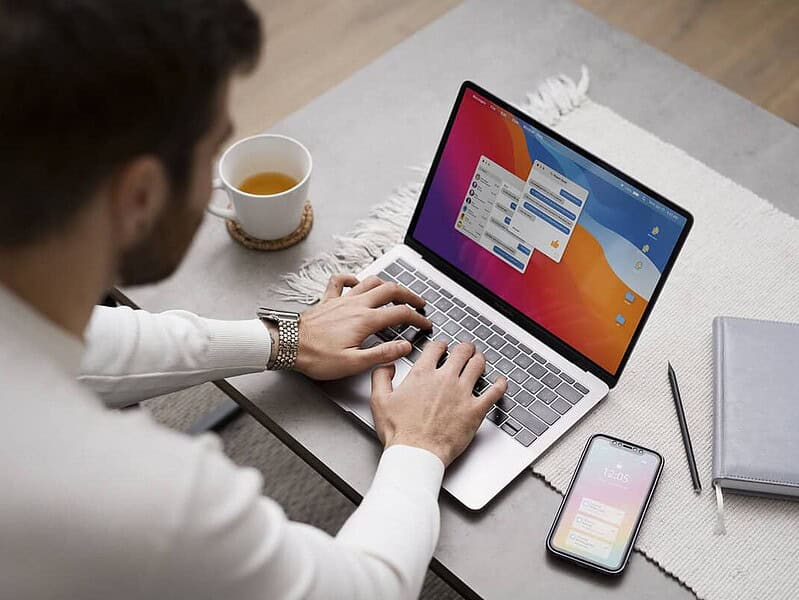 Wi-Fi public, aplicații personale, parole slabe: cum își pun angajații români firmele în pericol