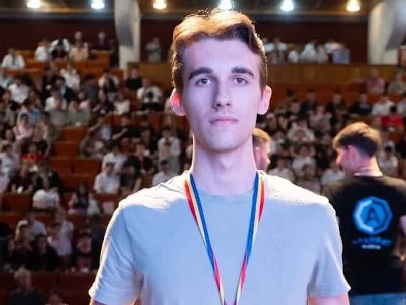 Un elev tulcean, printre cei mai buni tineri IT-iști din România. Alexandru Crăiță a câștigat argintul la Olimpiada Națională de TIC / foto