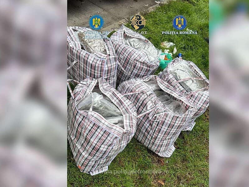 Captură uriașă de droguri pe autostradă în România: 26 de kilograme de canabis și 4 de cocaină, găsite într-o mașină