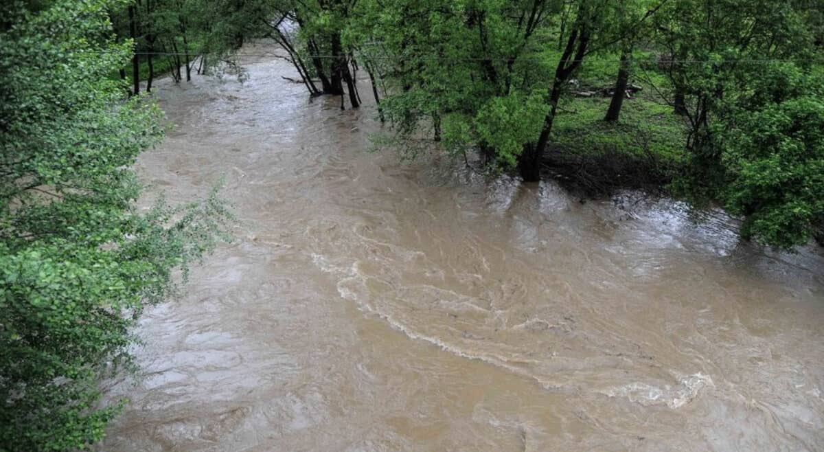 Cod galben de inundații pe râuri din 8 județe din nord-vest și vest