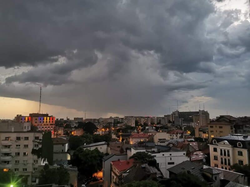 Cod galben de ploi și vijelii în mai multe județe: cum va fi vremea la Sibiu