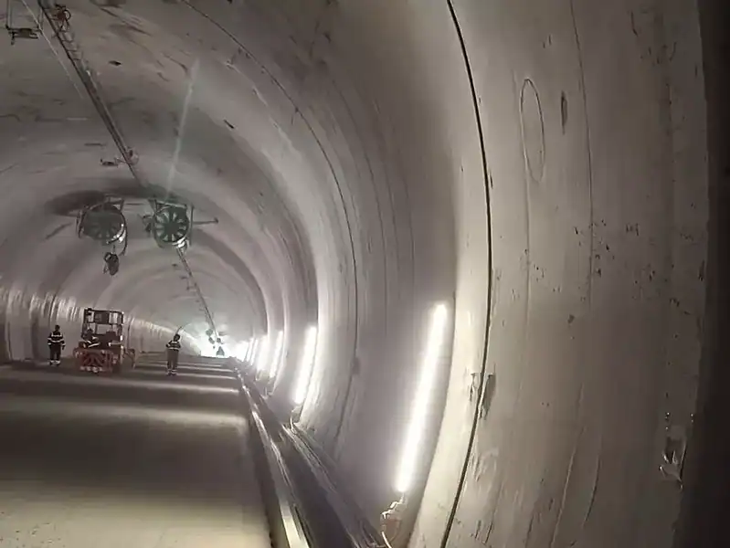 Cum arată în interior primul tunel veritabil de autostradă din România: când se deschide „Momâia” / foto