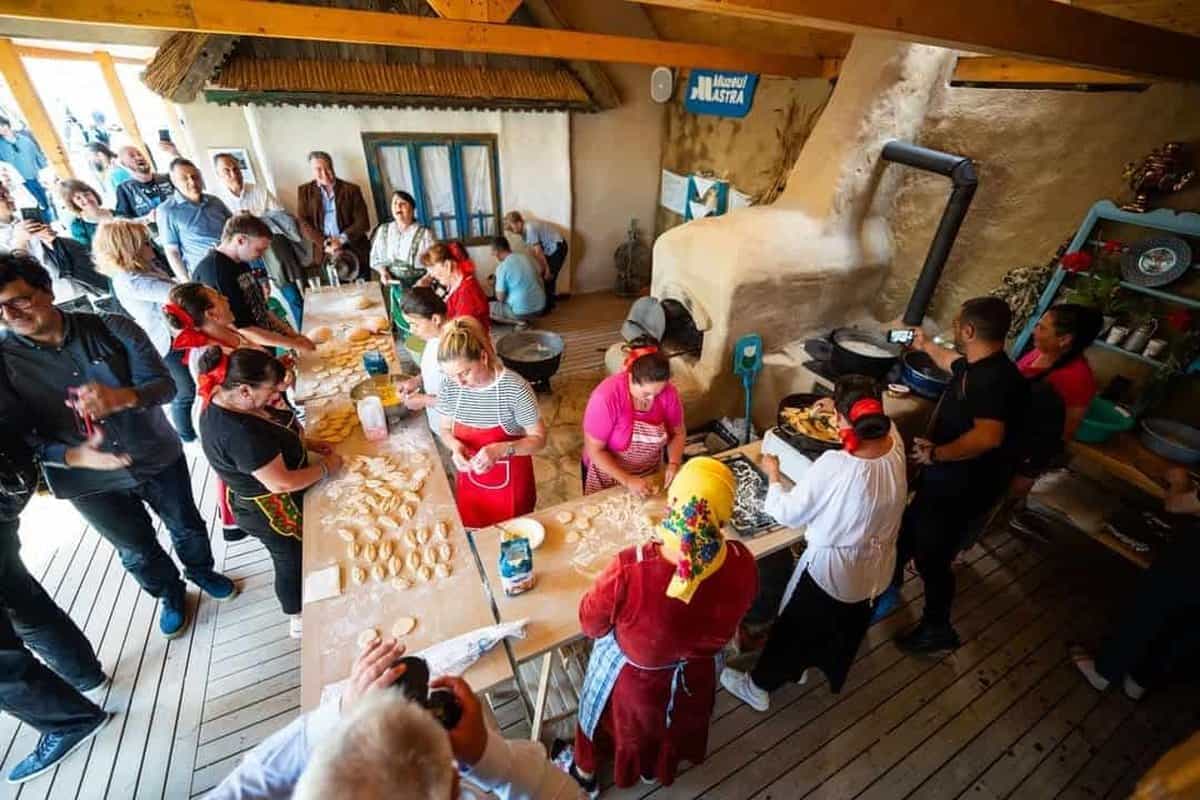Asociația Ivan Patzaichin deschide înscrierile pentru programul „Călăuze de Tradiții Creative”, dedicat Punctelor Gastronomice Locale