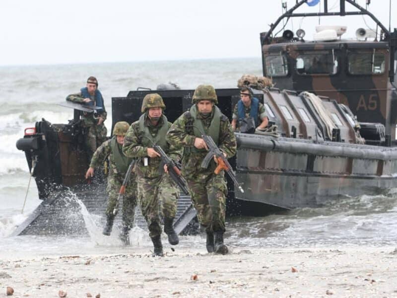 Armata caută infanteriști marini! Salariu sigur și carieră militară pentru tinerii între 18 și 45 de ani