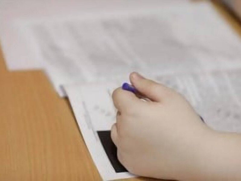 Elevi de clasa a VIII-a susțin miercuri examenul de Matematică cu reguli stricte de acces
