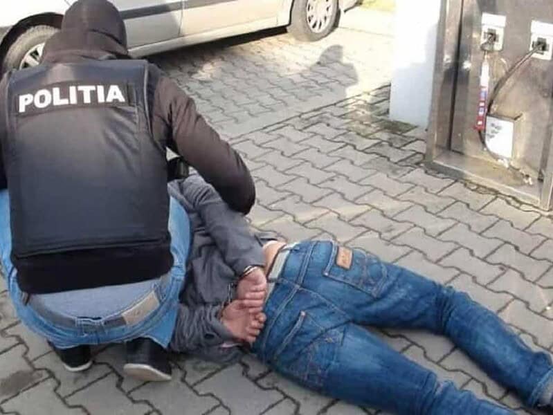 Bebeluș de 8 luni, martor la o bătaie cruntă. Tatăl a ajuns în arest