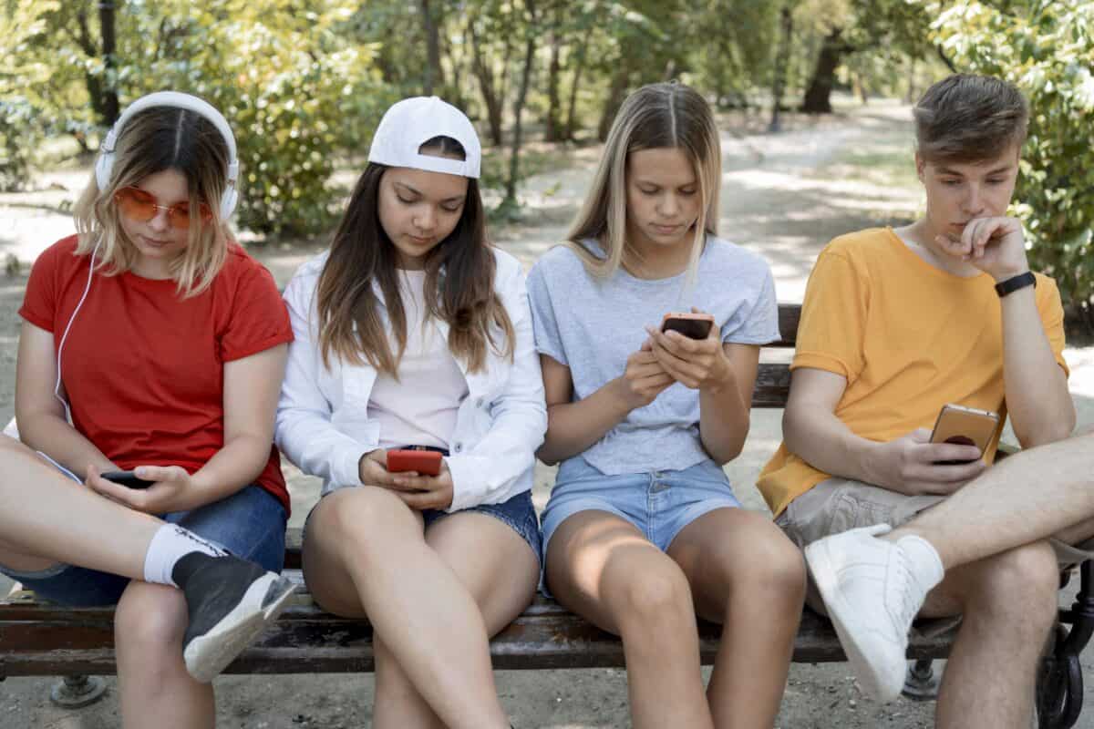 Guvernul britanic interzice rețelele sociale pentru minori sub 16 ani
