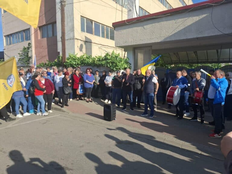 Grevă la fabrica de armament din Cugir: angajații au oprit lucrul