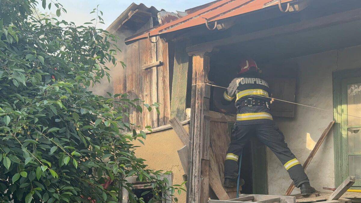 Explozie puternică în Tulcea: un bătrân de 71 de ani a fost rănit după ce o butelie a luat foc lângă pensiunea Melisa/video