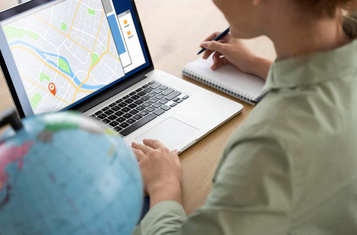Elevii de liceu vor învăța să folosească tehnologia din spatele Google Maps și Waze
